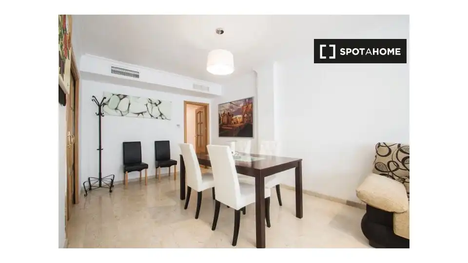 Room in Ensanche - Diputación