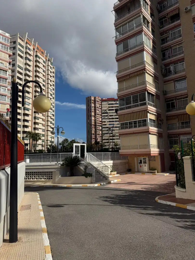 Vista exterior de Apartamento en venta en Benidorm con Aire acondicionado, Jardín privado y Amueblado