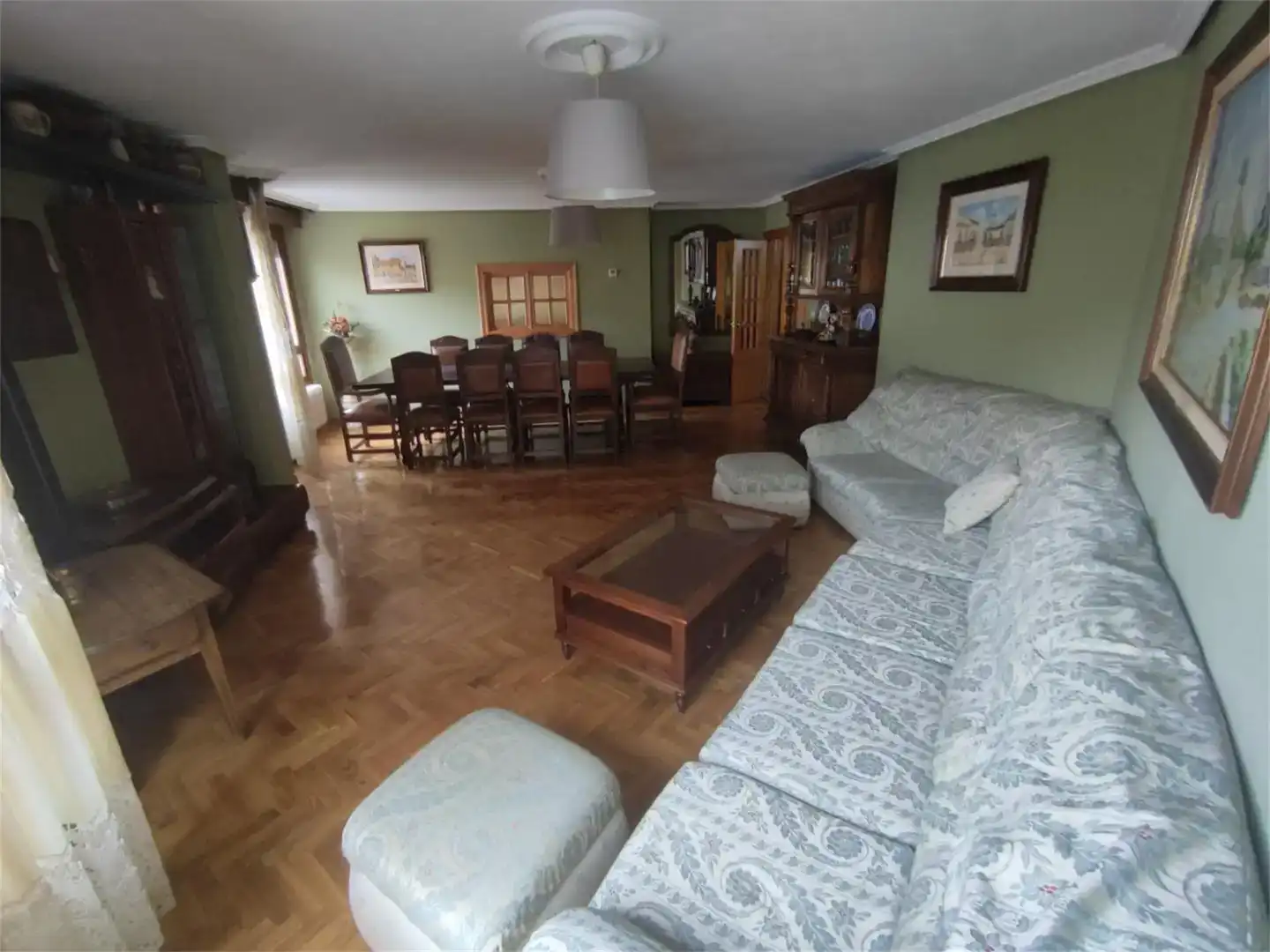 Sala d'estar de Casa adosada en venda en Saldaña amb Parquet, Moblat i Balcó