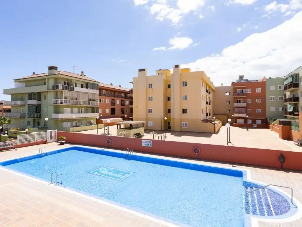 Piscina de Apartamento de alquiler en Candelaria con Amueblado, Horno y Lavadora