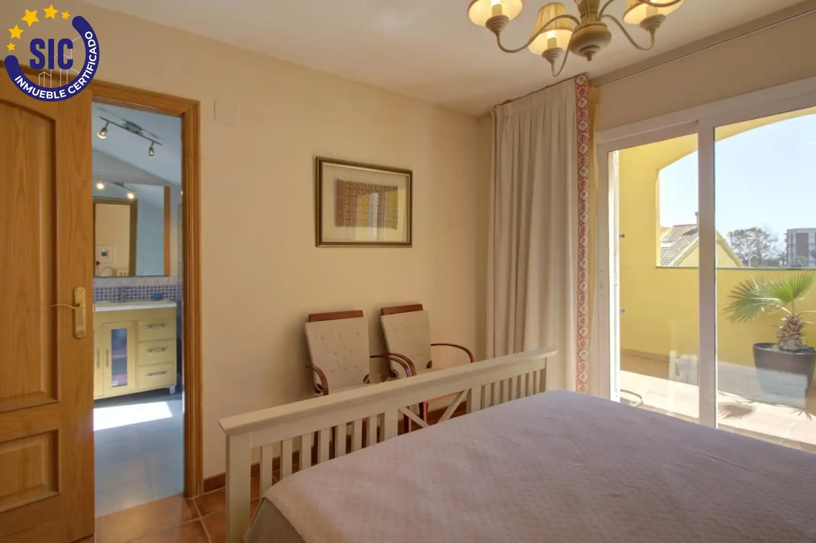 Dormitori de Casa adosada en venda en Sagunto / Sagunt amb Aire condicionat, Calefacció i Jardí privat