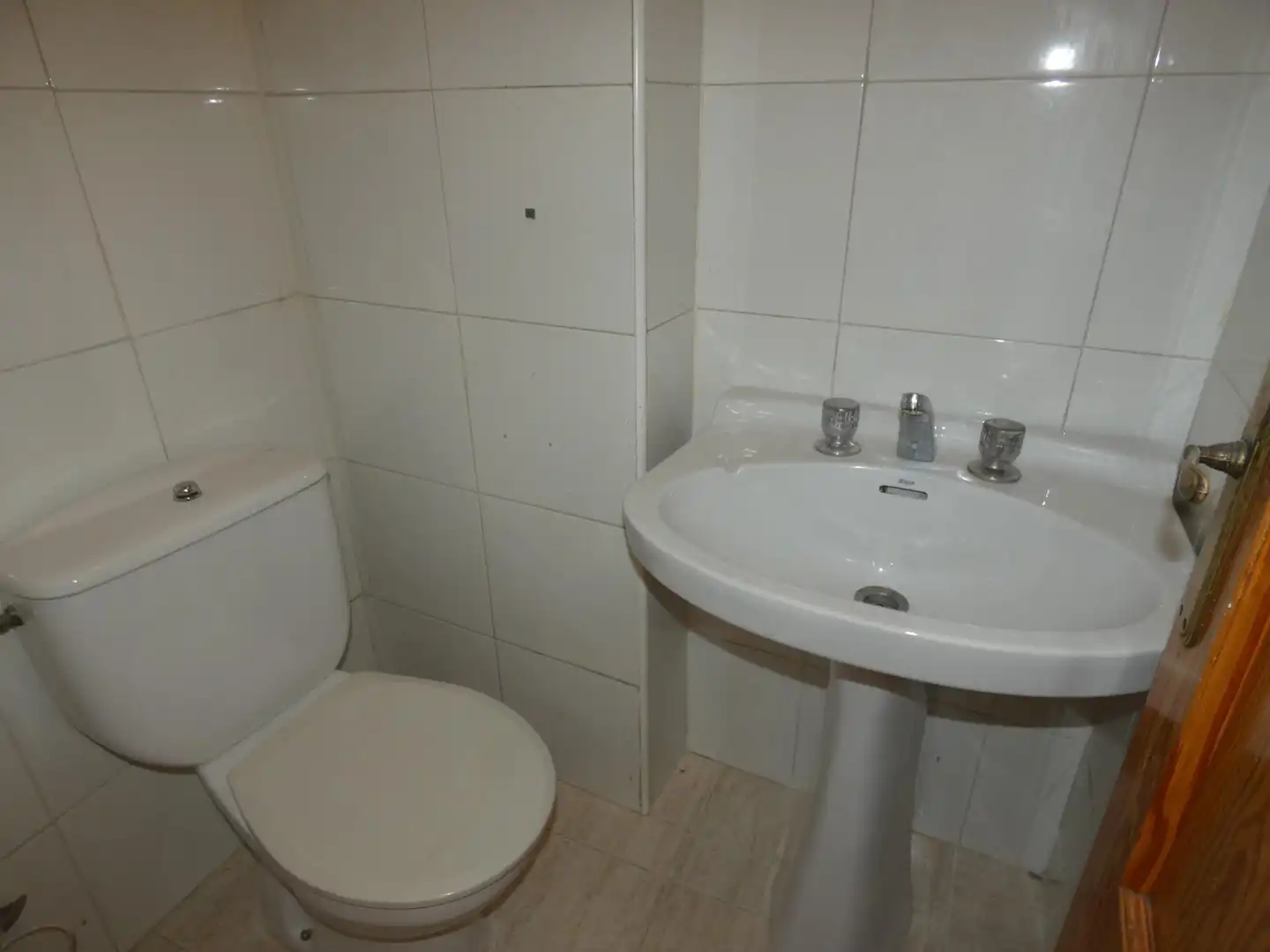 Baño de Local de alquiler en Alguazas con Aire acondicionado