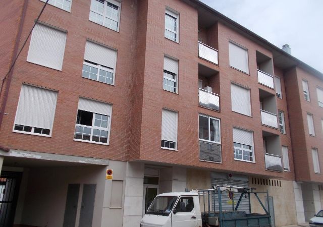 Exterior view of Garage for sale in Santa María del Páramo
