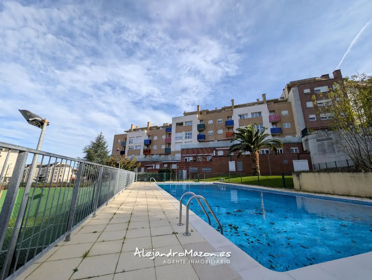 Piscina de Piso en venta en Castro-Urdiales con Calefacción, Parquet y Terraza