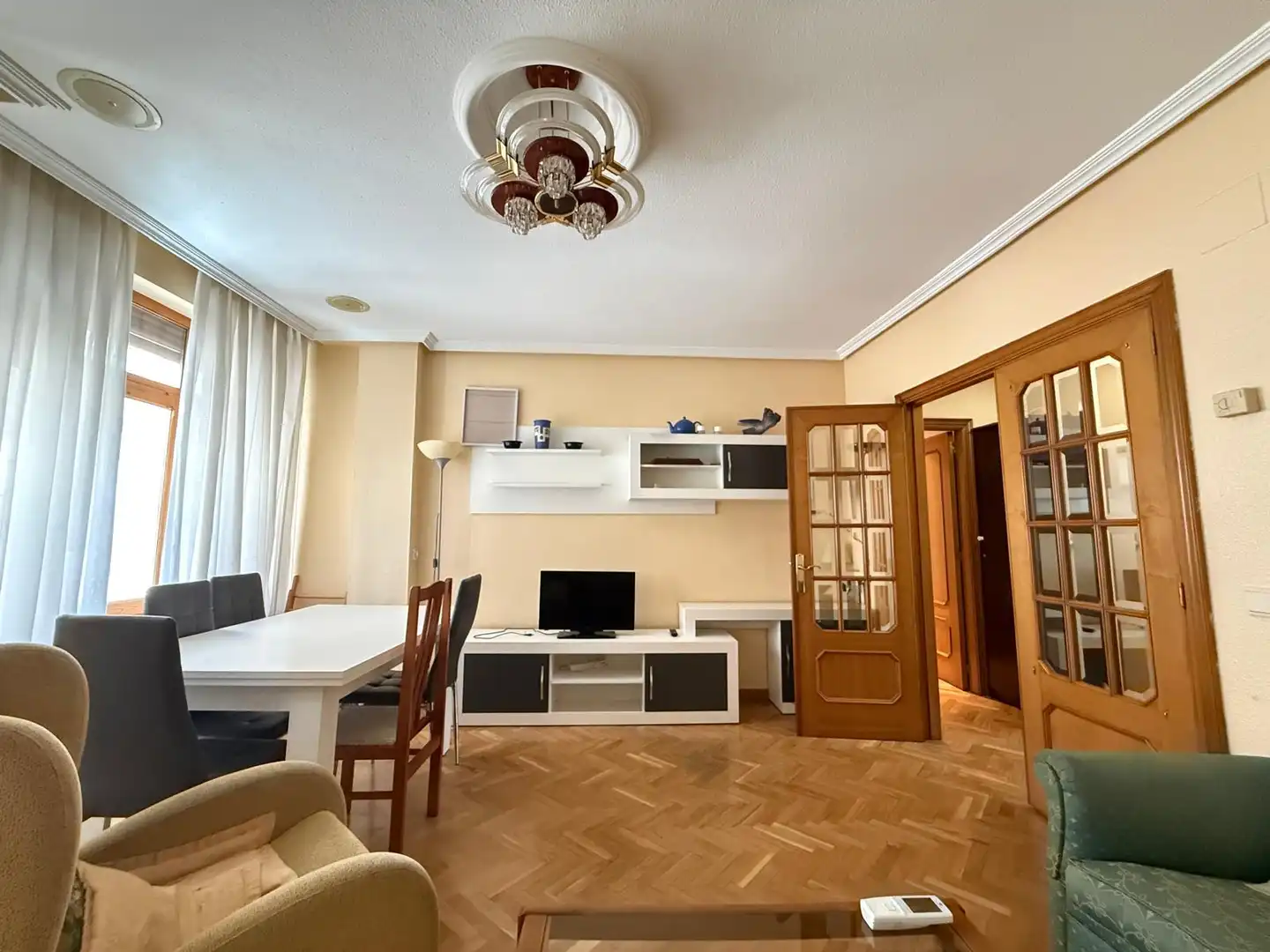 Living room of Flat for sale in Salamanca  with Heating, Parquet flooring and Furnished