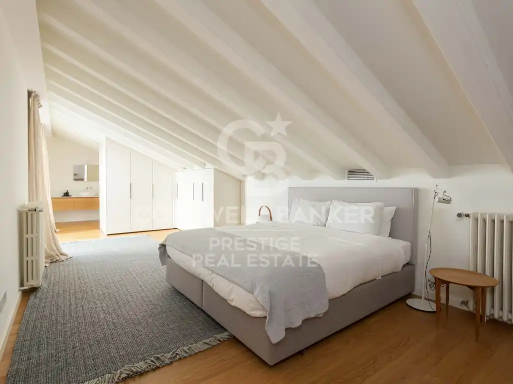Bedroom of Attic for sale in Barcelona  with Terrace, Swimming Pool and Balcony