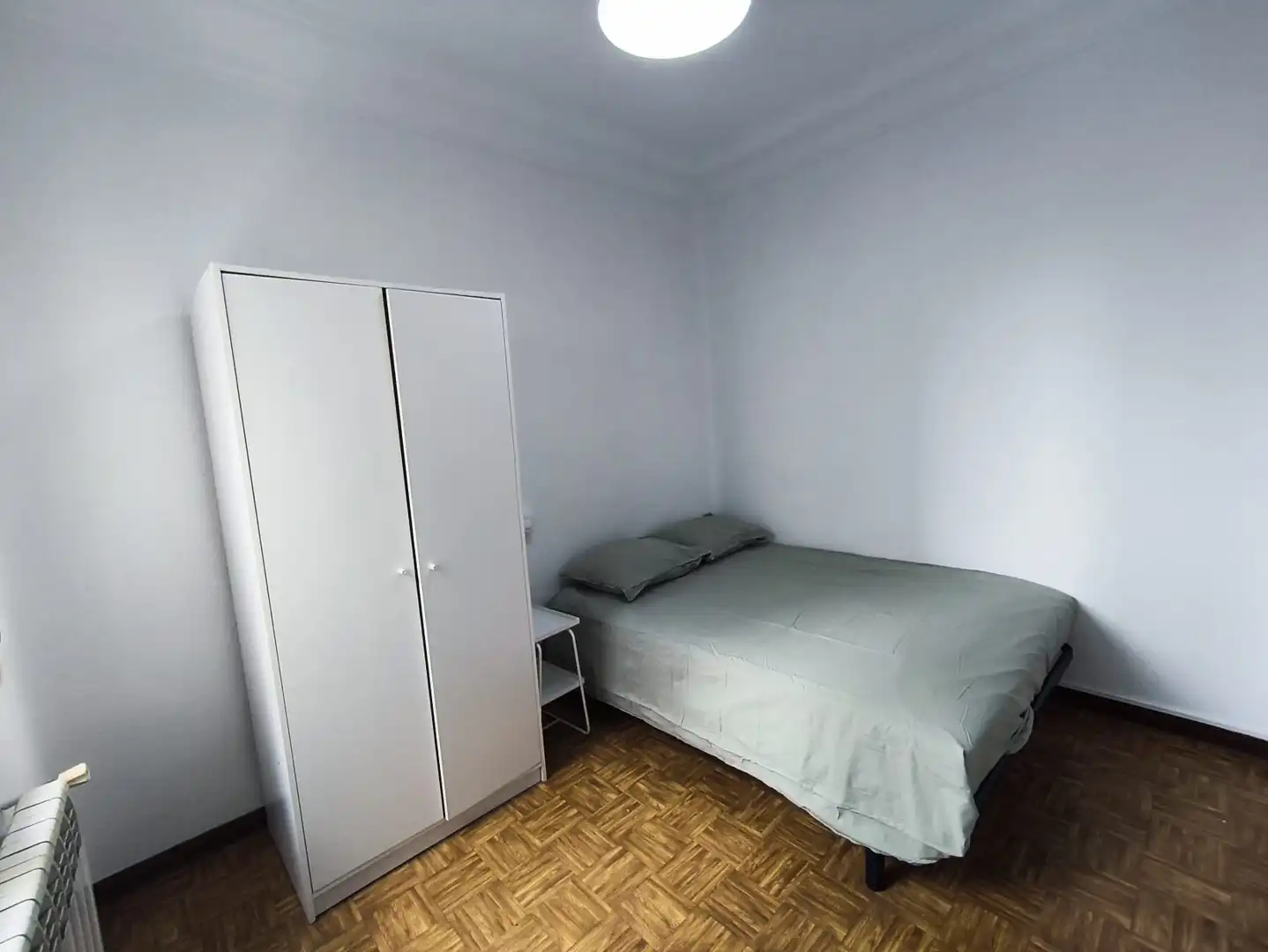 Habitación de Piso para compartir en Madrid con Calefacción, Amueblado y Horno