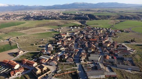 PARCELA URBANA EN ZAMARRAMALA

Solar urbano de 414 metros cuadrados en Zamarramala. Es una parcela en esquina y cuenta con agua 