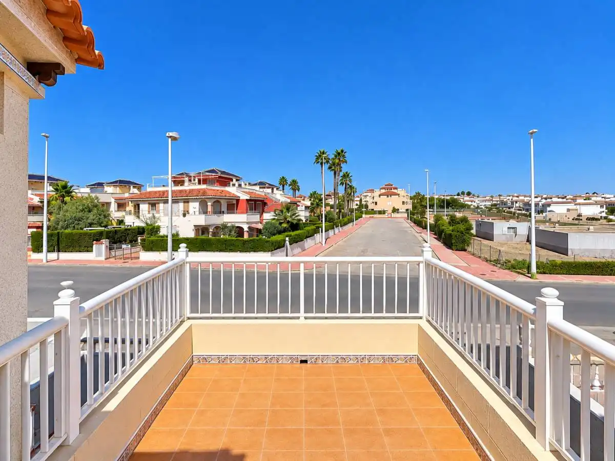 Bungalow with pool for sale in Av. de California, imagen 18