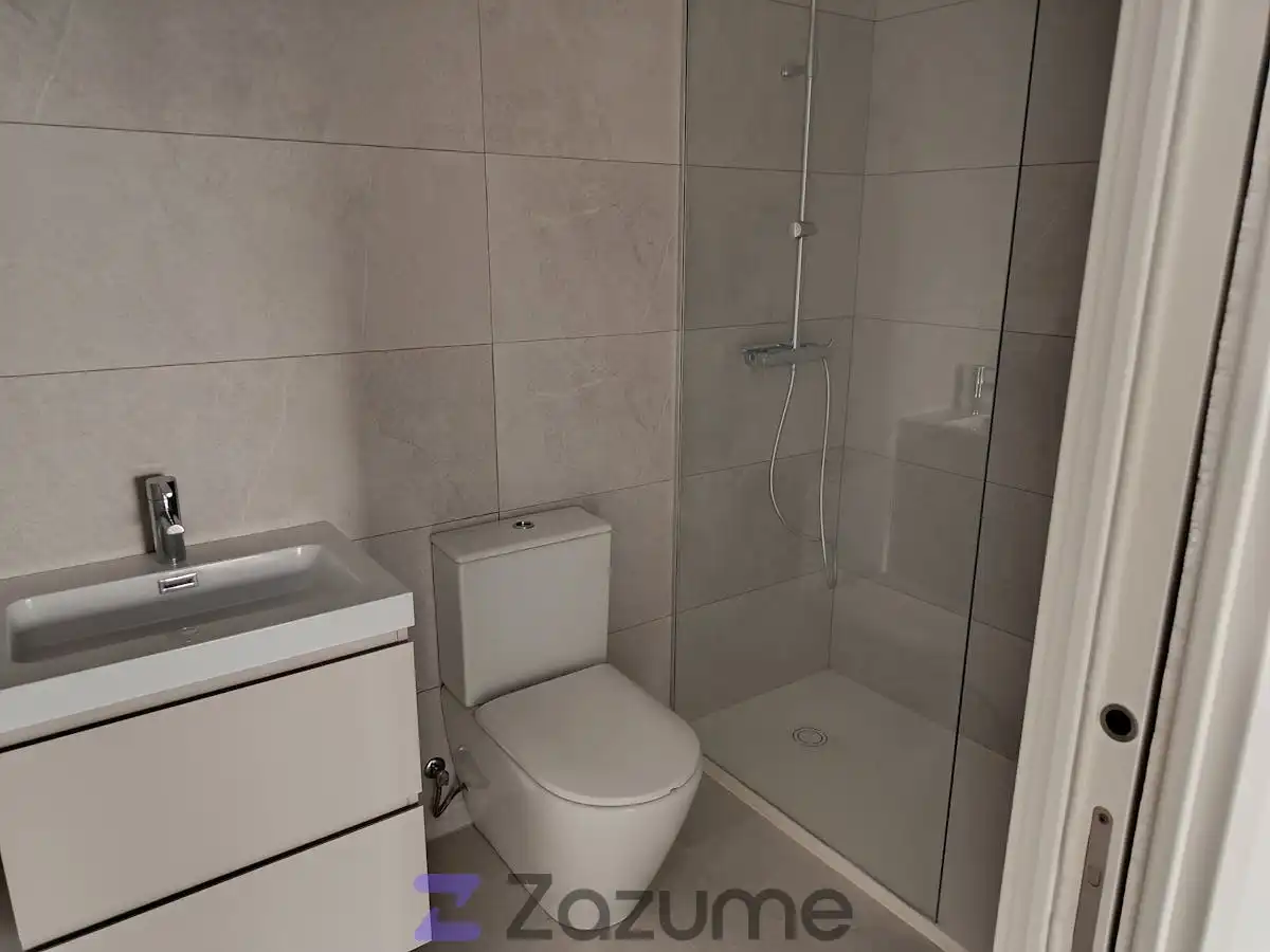 Baño de Piso de alquiler en Dos Hermanas con Aire acondicionado, Calefacción y Terraza