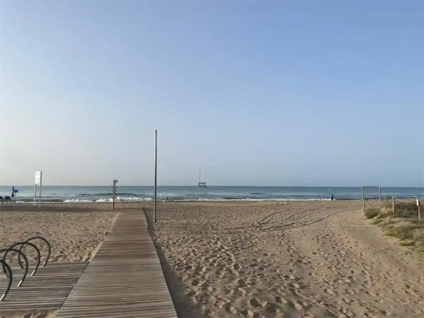 Vista exterior de Casa adosada en venda en Gavà amb Aire condicionat, Piscina i Balcó
