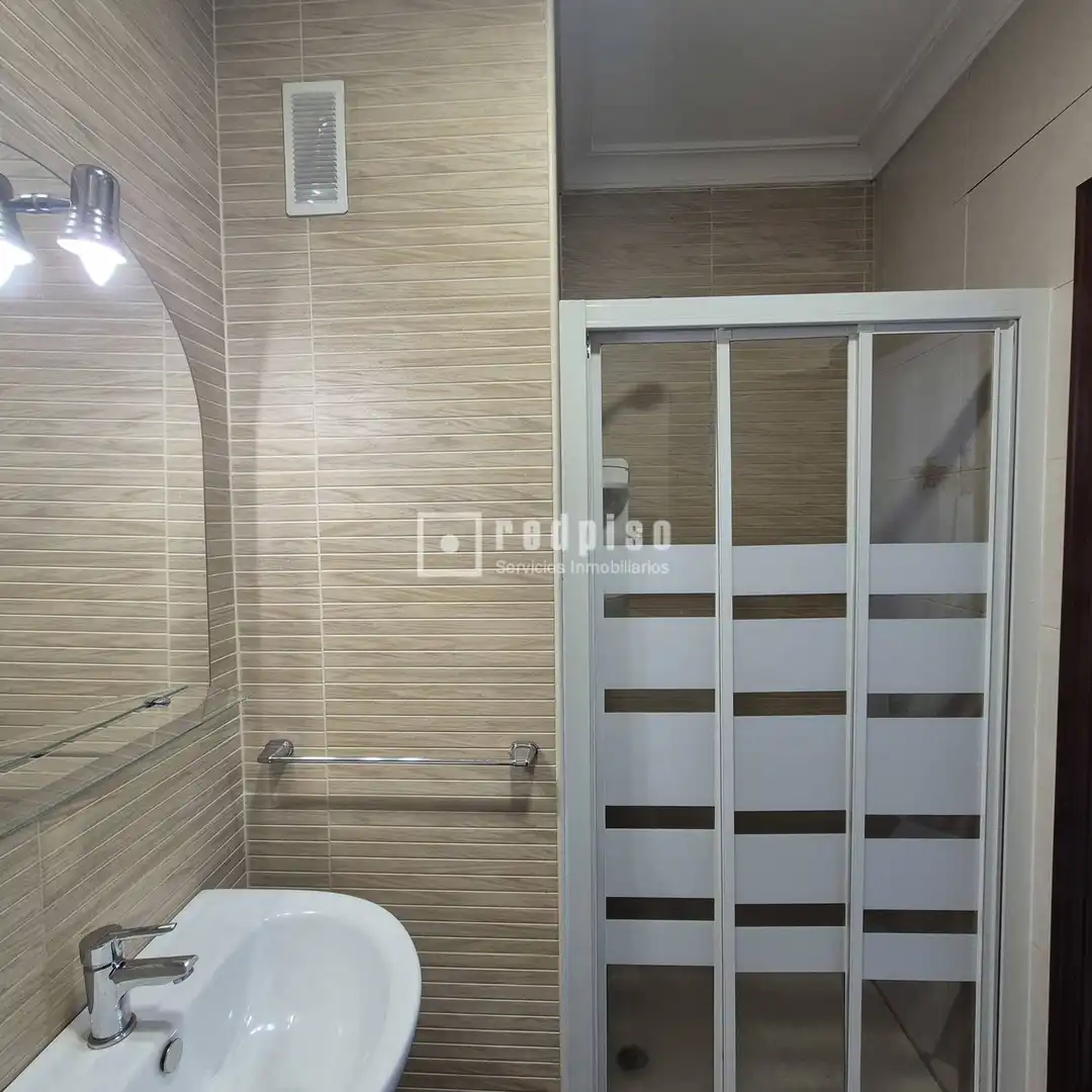 Bathroom of Flat for sale in Sevilla  with Air Conditioner, Heating and Terrace