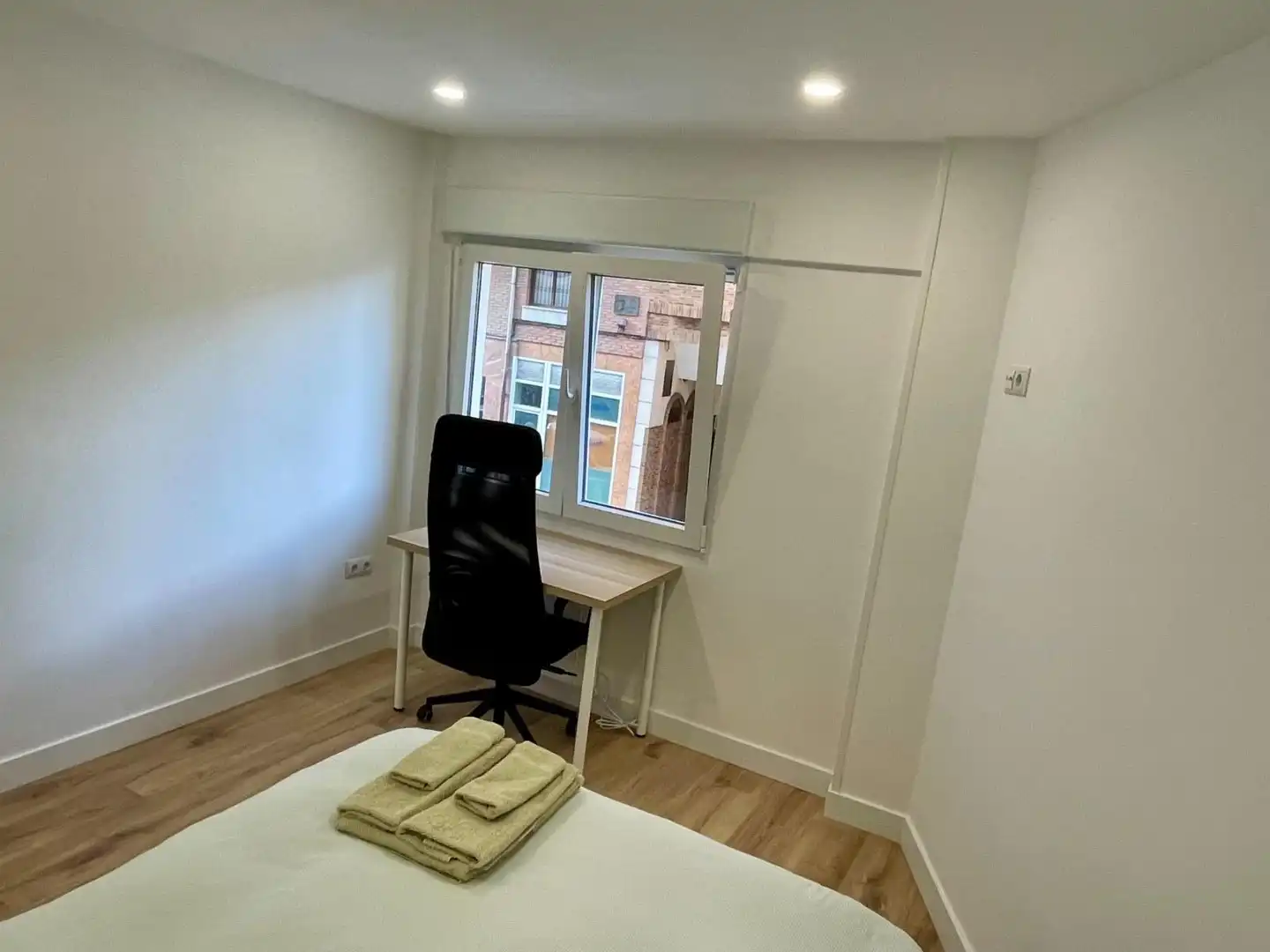 Habitación de Piso de alquiler en Oviedo  con Amueblado