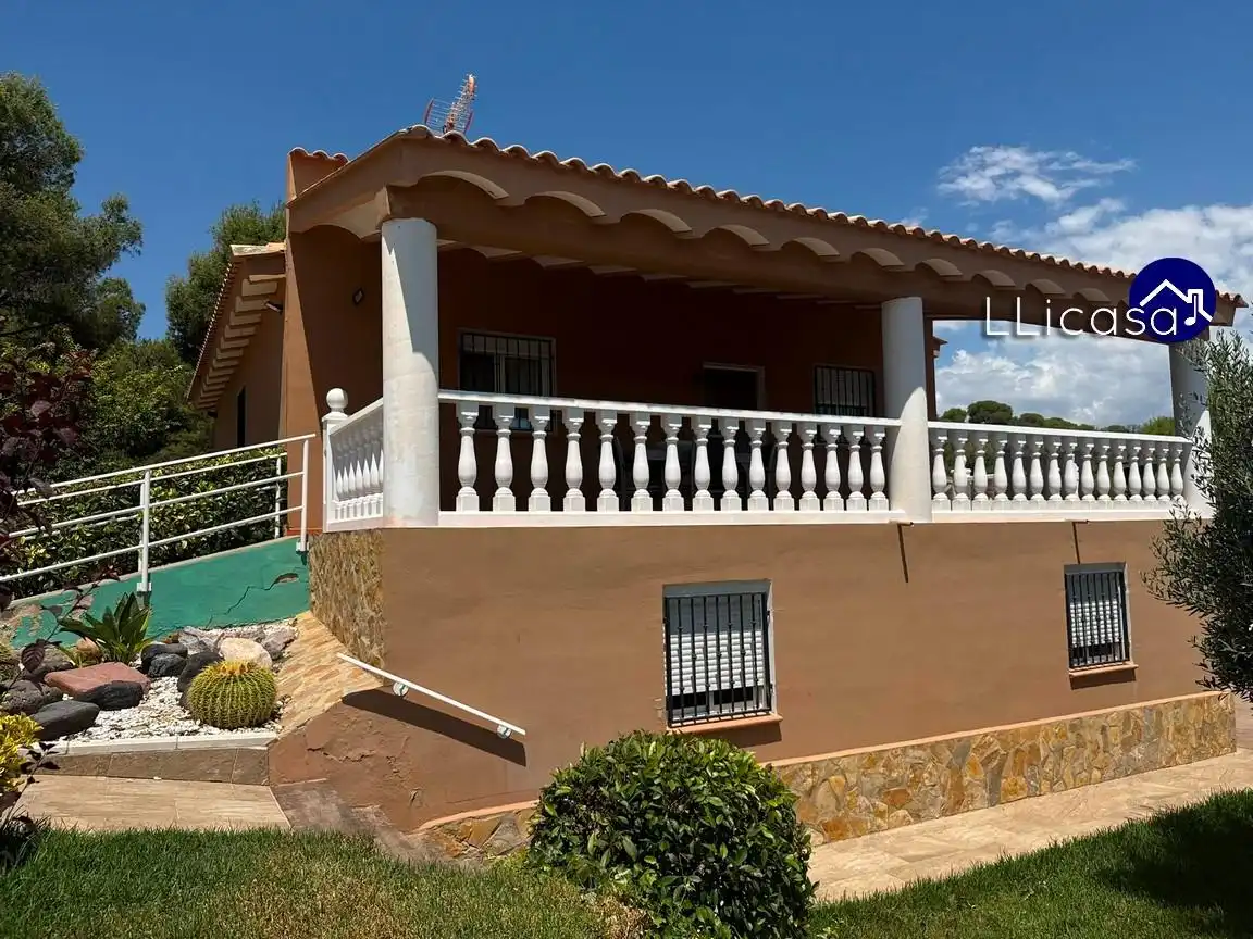 Xalet amb piscina en venda a Casinos