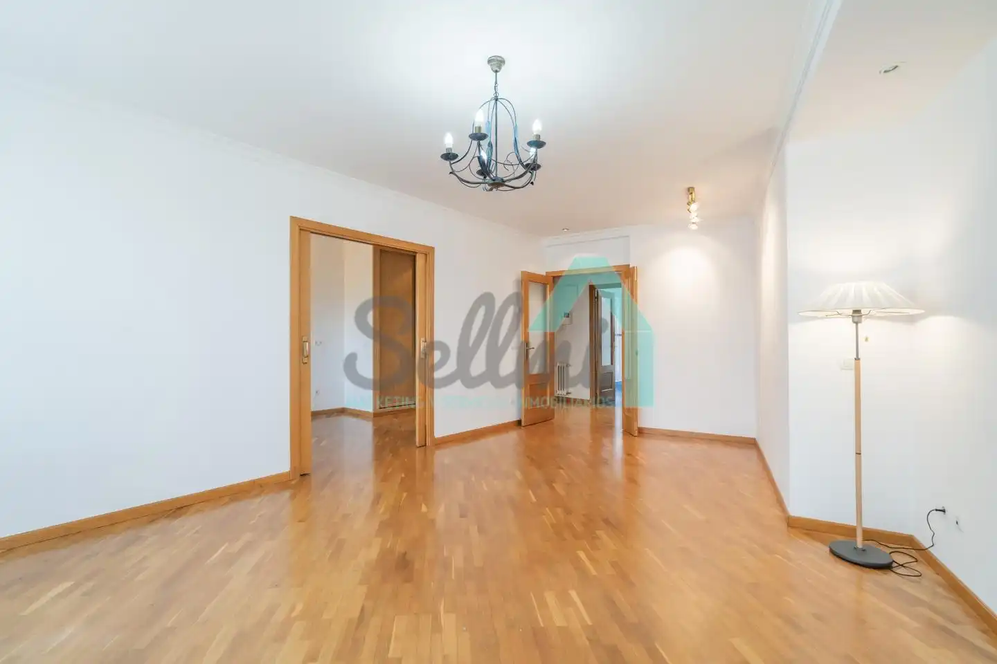 Piso de alquiler en Oviedo  con Calefacción, Parquet y Terraza