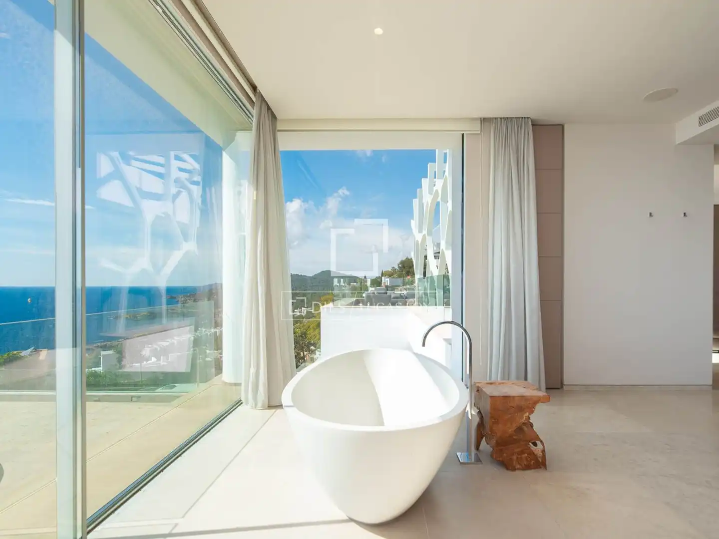 Bathroom of Houses for sale in Santa Eulària des Riu  with Air Conditioner, Heating and Private garden