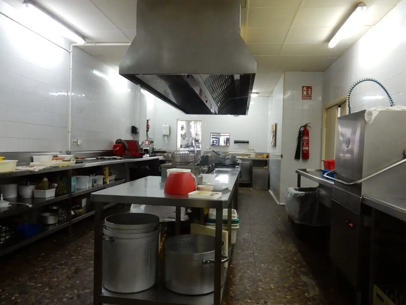 Cuina de Local en venda en Rubí amb Aire condicionat, Calefacció i Terrassa
