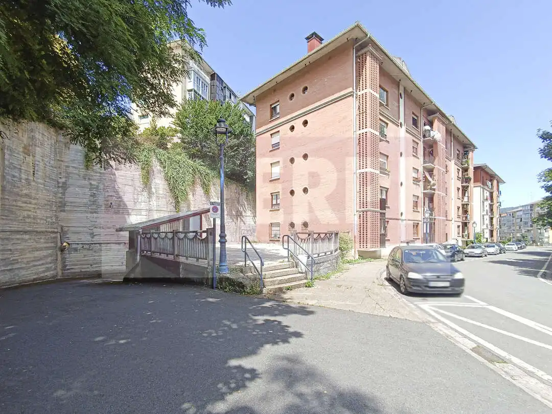 Vista exterior de Garaje en venta en Errenteria
