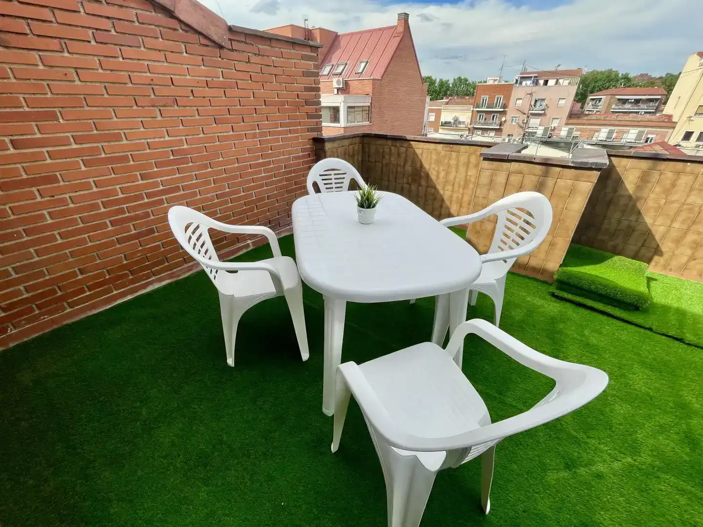 Terraza de Ático para compartir en Madrid con Parquet, Amueblado y Horno