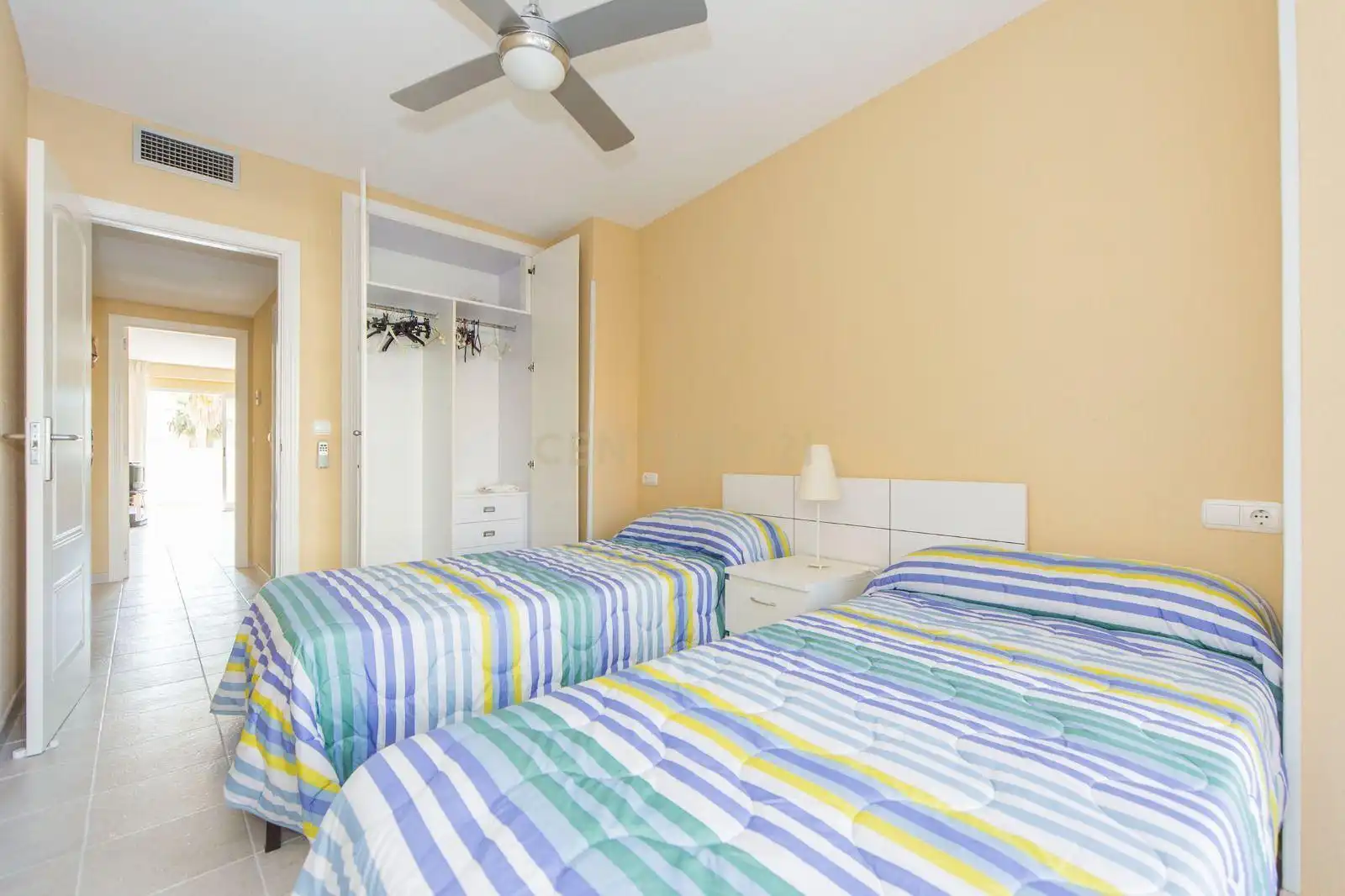 Dormitori de Apartament en venda en Calpe / Calp amb Aire condicionat, Balcó i Piscina comunitària