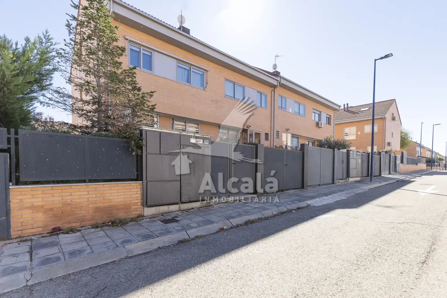Vista exterior de Casa adosada en venda en Villalbilla amb Aire condicionat, Calefacció i Terrassa