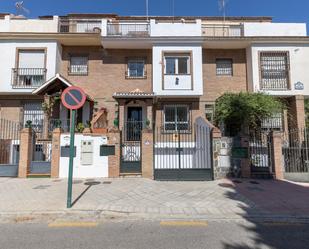 Exterior view of Single-family semi-detached for sale in  Granada Capital  with Terrace