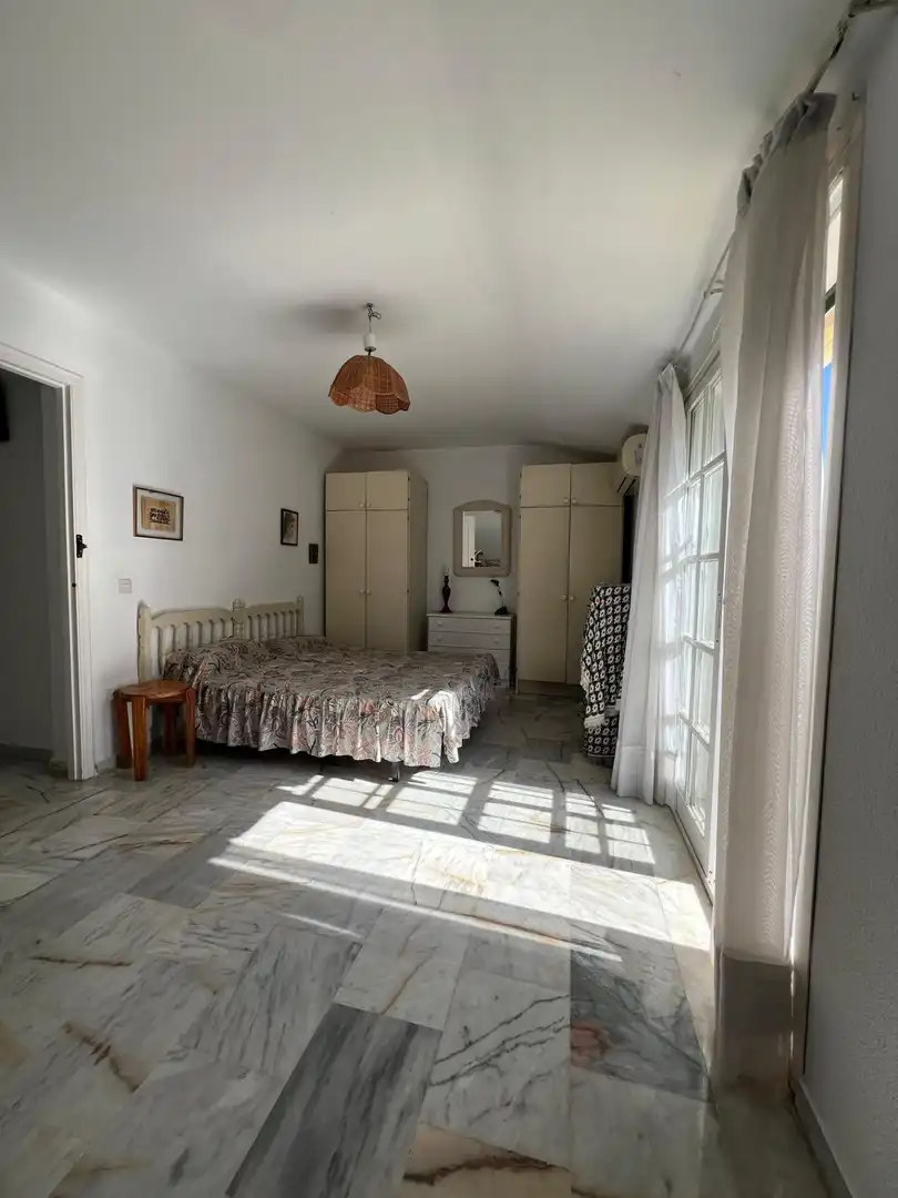 Dormitori de Casa adosada en venda en Fuengirola amb Aire condicionat, Jardí privat i Terrassa