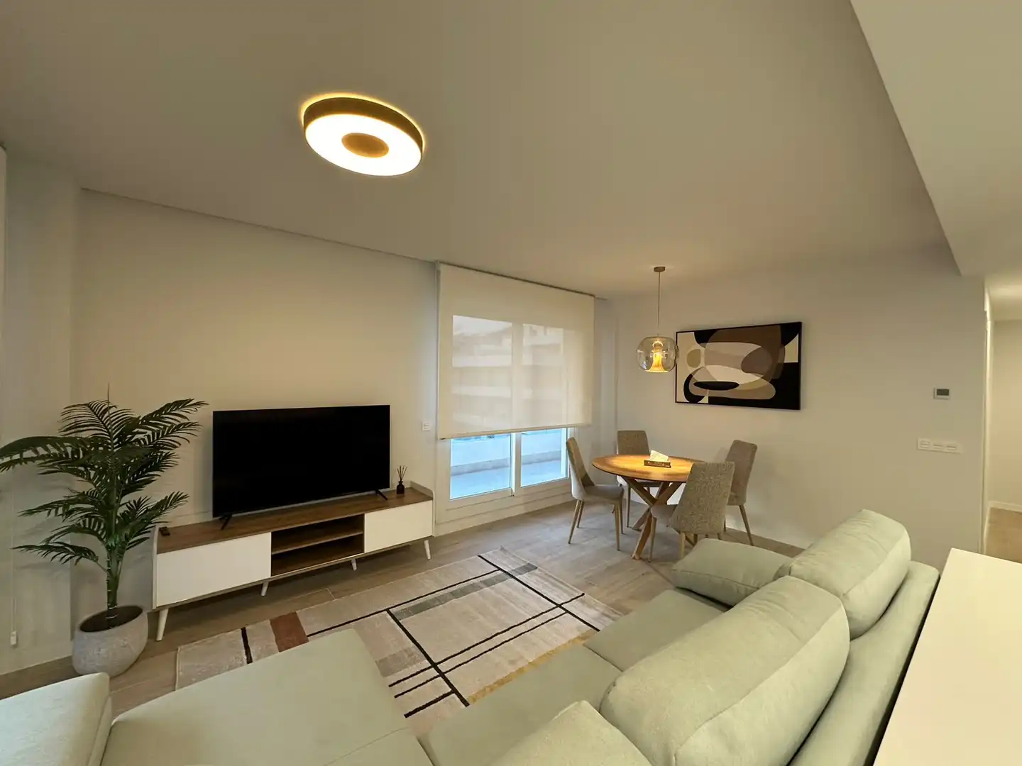 Wohnzimmer von Wohnungen zur Miete in Marbella mit Klimaanlage, Terrasse und Schwimmbad