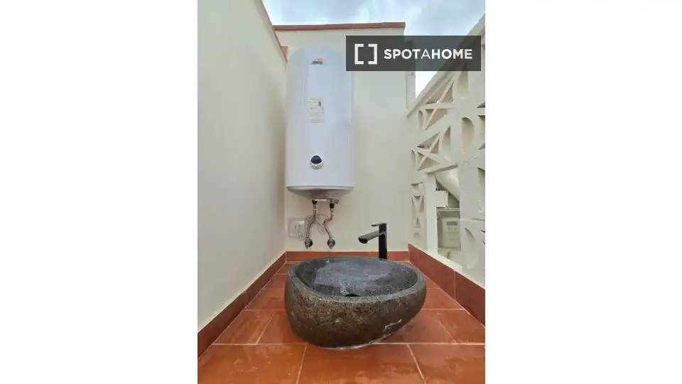Appartamento con terrazza in affitto a Ciutat Vella, imagen 16