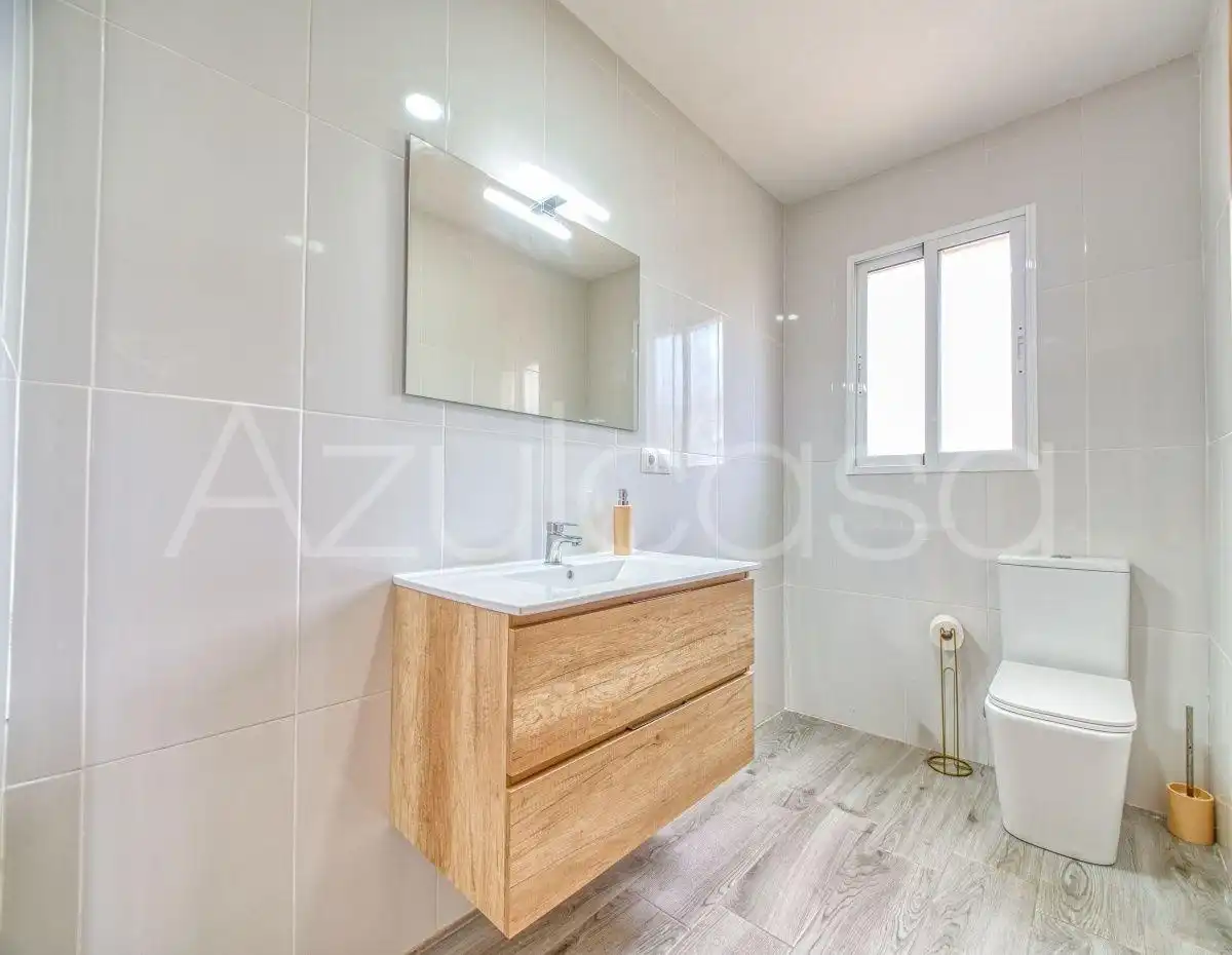Bany de Casa o xalet en venda en Alicante / Alacant amb Aire condicionat, Terrassa i Traster