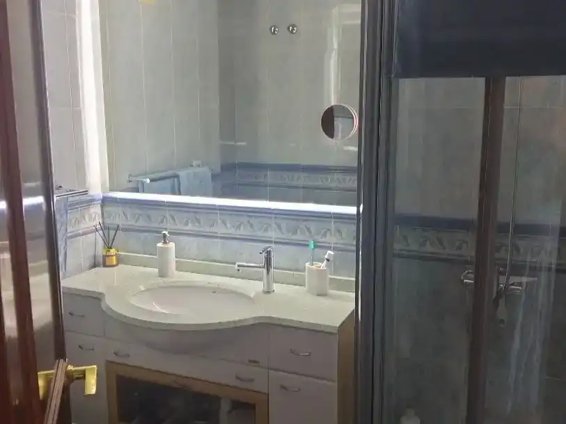 Bathroom of Flat for share in Sevilla  with Air Conditioner, Swimming Pool and Furnished