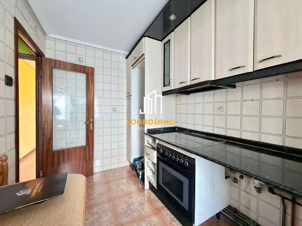 Cocina de Piso en venta en  Logroño con Calefacción y Balcón