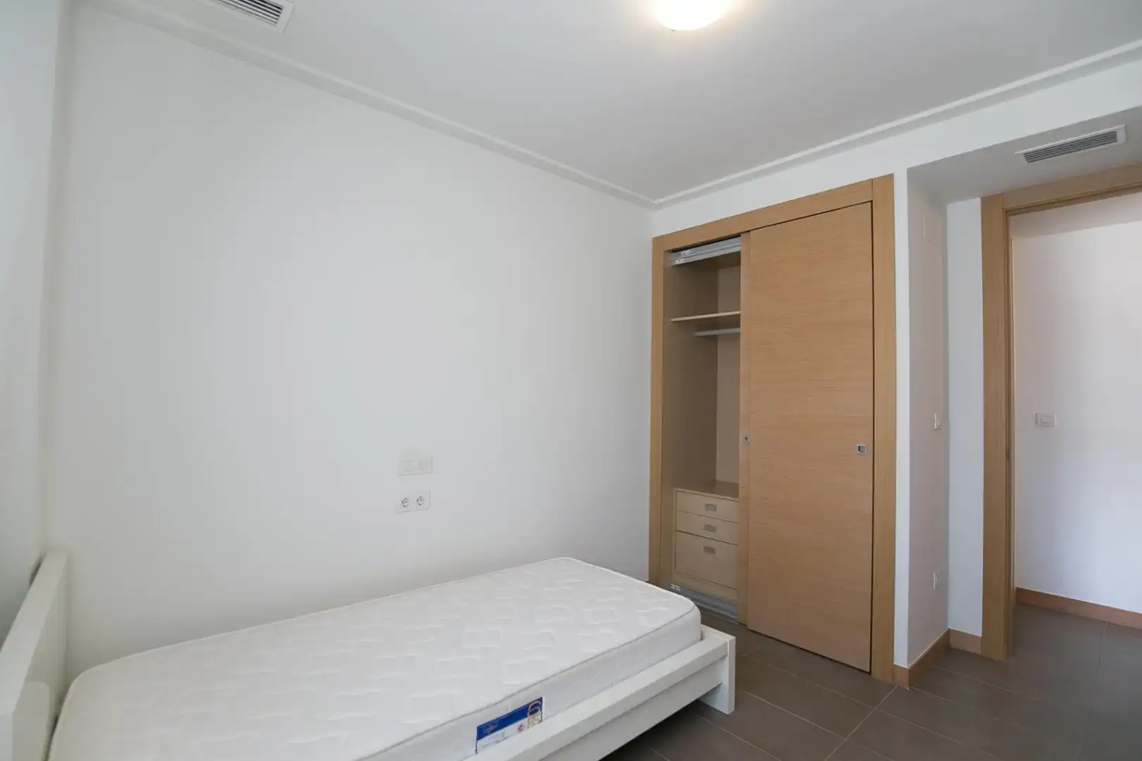 Dormitori de Apartament de lloguer en Elche / Elx amb Aire condicionat, Calefacció i Terrassa