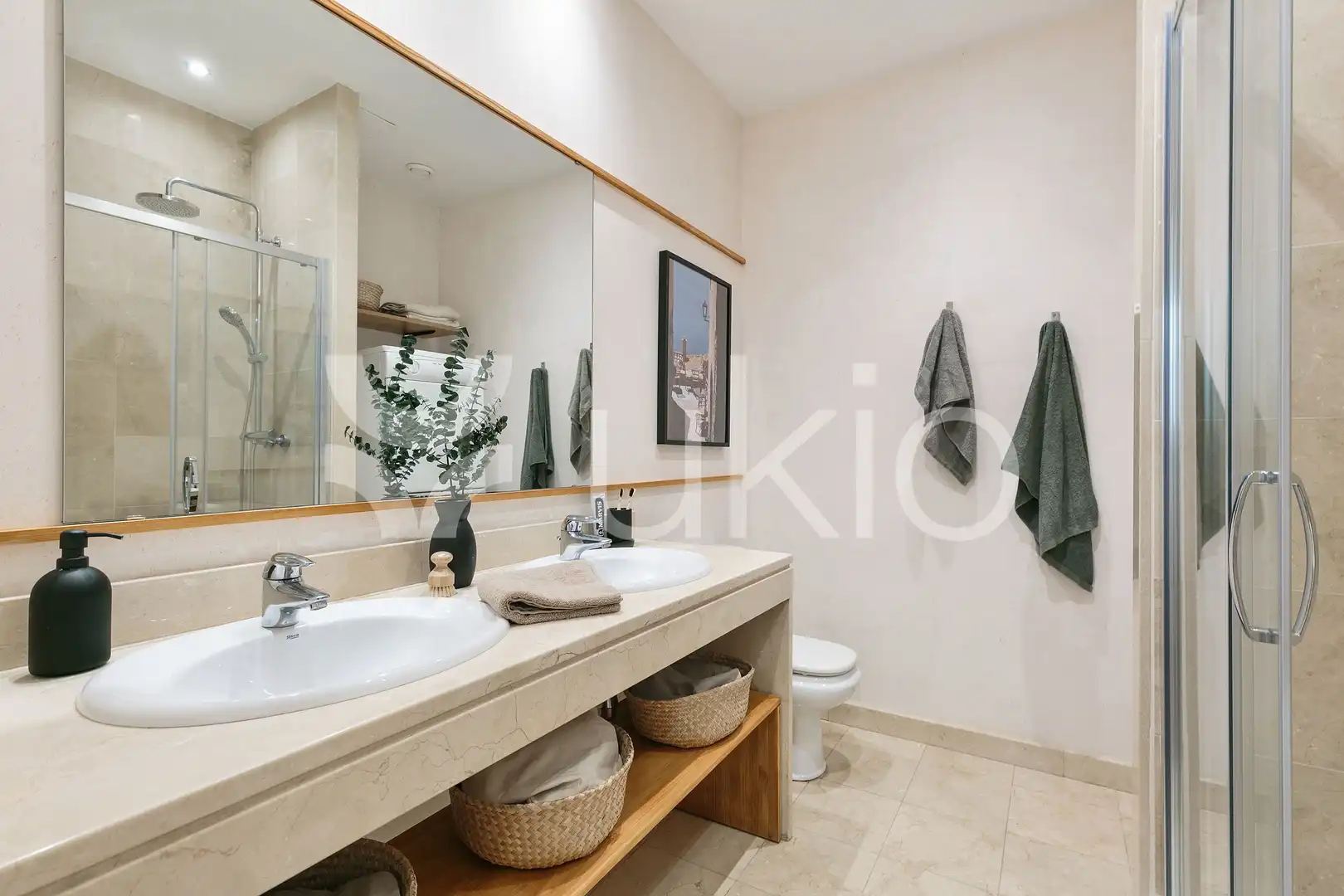 Bathroom of Apartments for rent in Barcelona  with Air Conditioner, Heating and Terrace