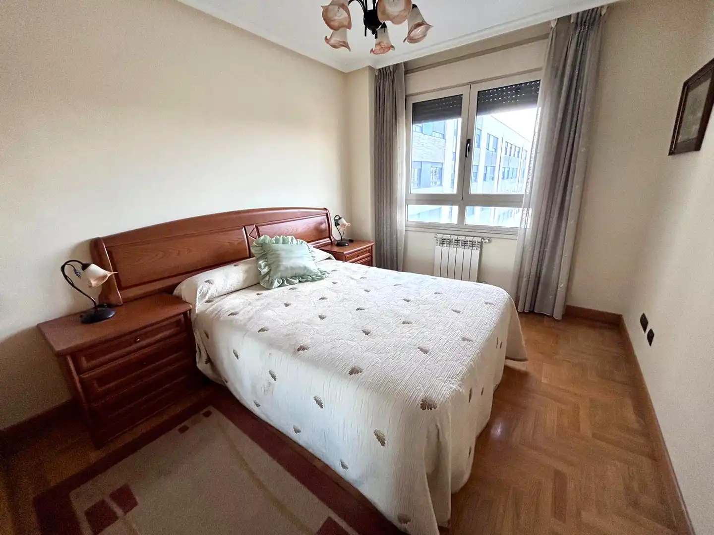 Habitación de Piso en venta en Gijón  con Calefacción, Parquet y Terraza