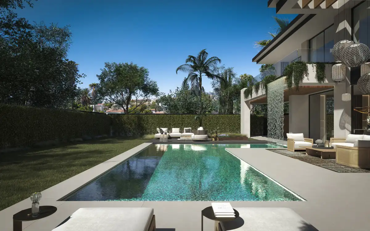 Piscina de Casa adosada en venta en Marbella con Terraza, Trastero y Alarma