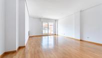 Living room of Flat for sale in Pozuelo de Alarcón  with Air Conditioner, Heating and Parquet flooring