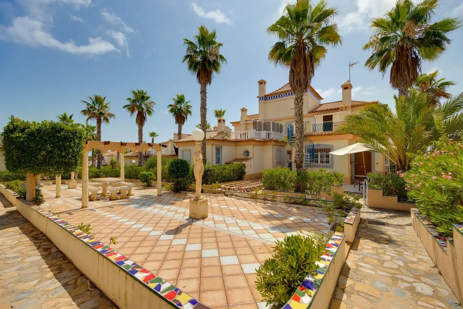 Jardí de Estudi en venda en Torrevieja amb Aire condicionat, Terrassa i Traster