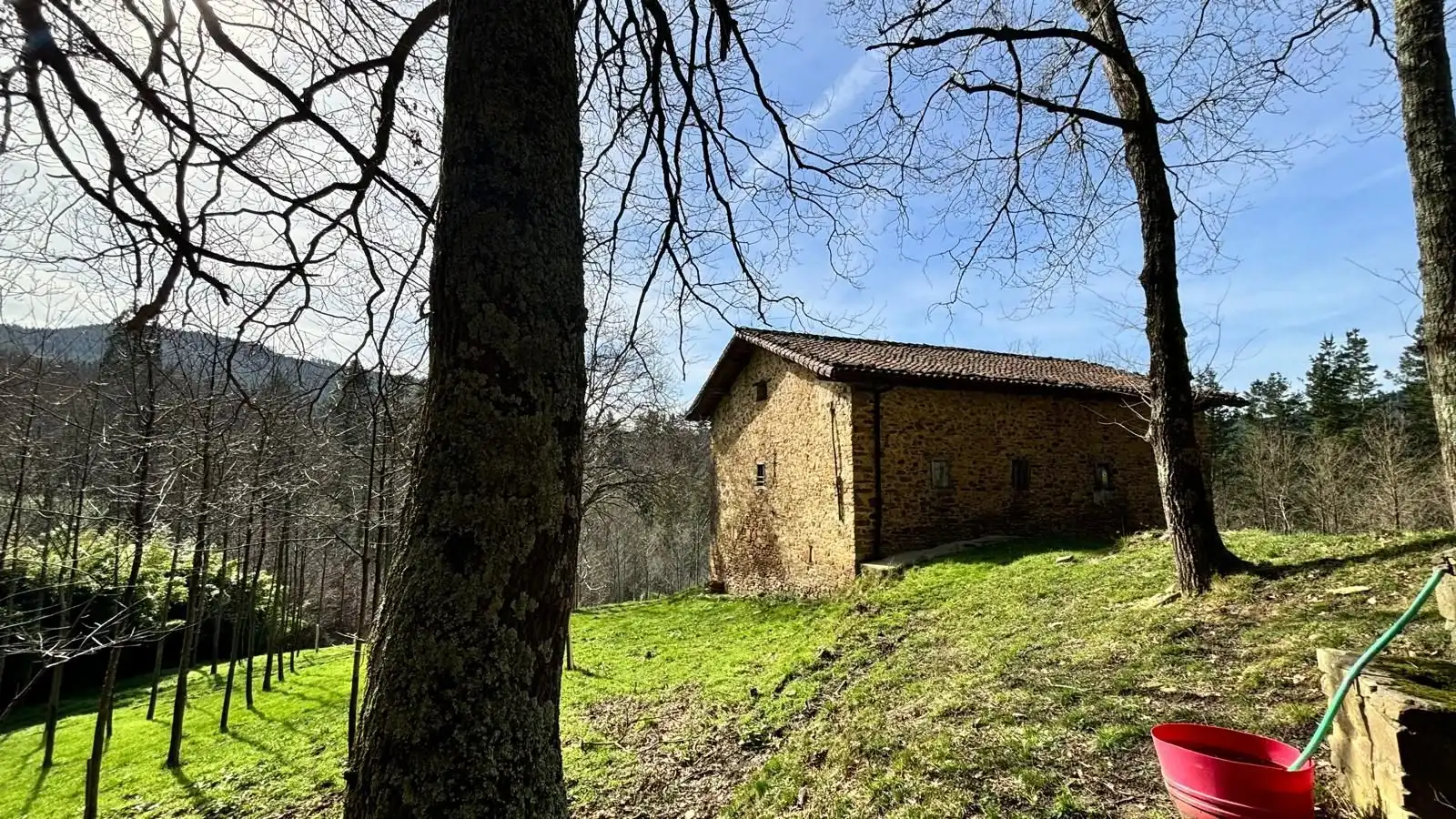 Außenansicht von Country house zum Verkauf in Laudio / Llodio