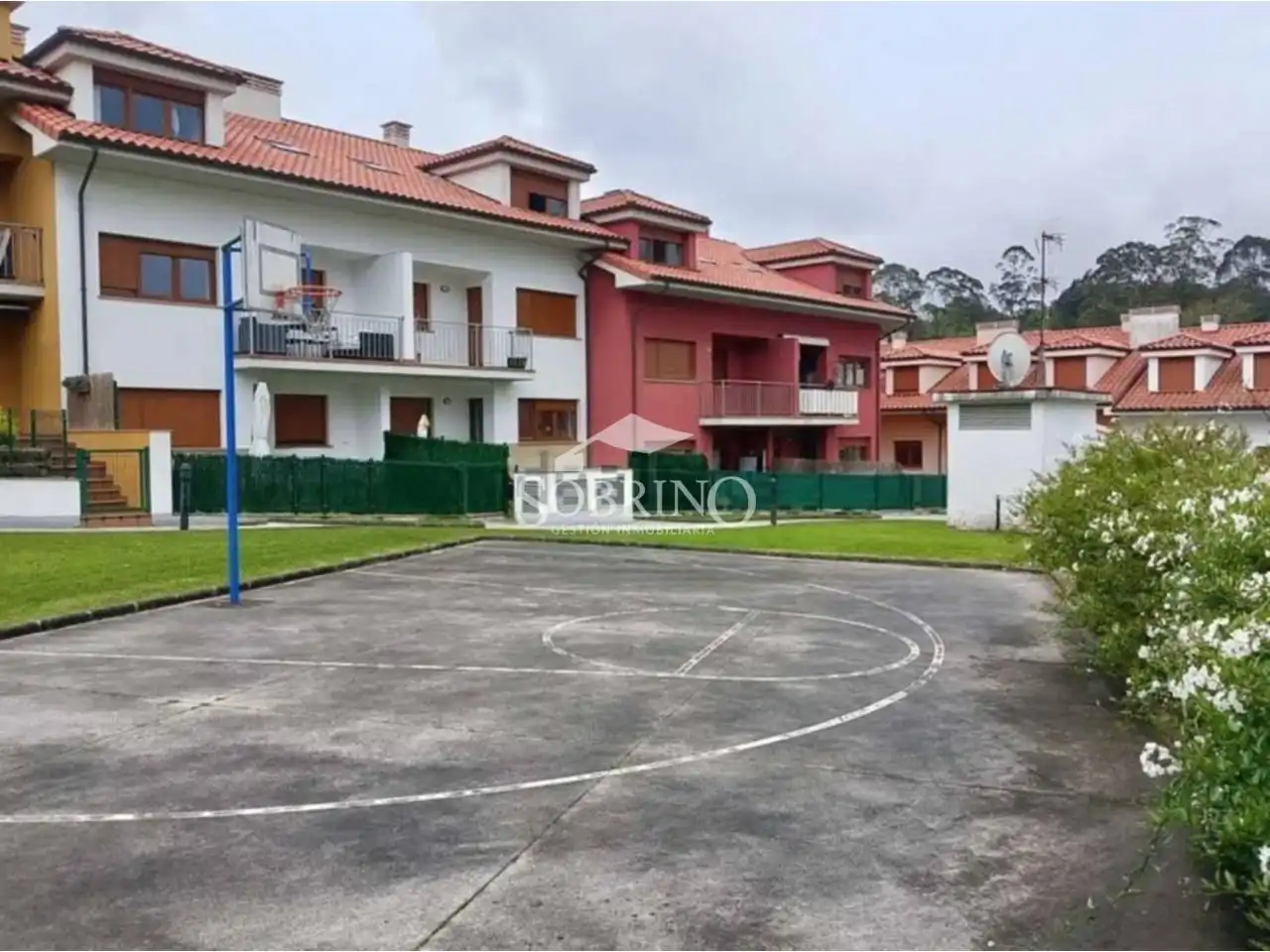 Parkplatz von Dachboden zum Verkauf in Llanes mit Abstellraum