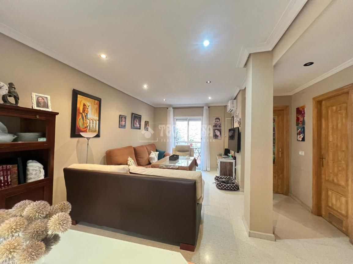 Vista exterior de Casa adosada en venda en Puente Genil amb Aire condicionat, Calefacció i Terrassa