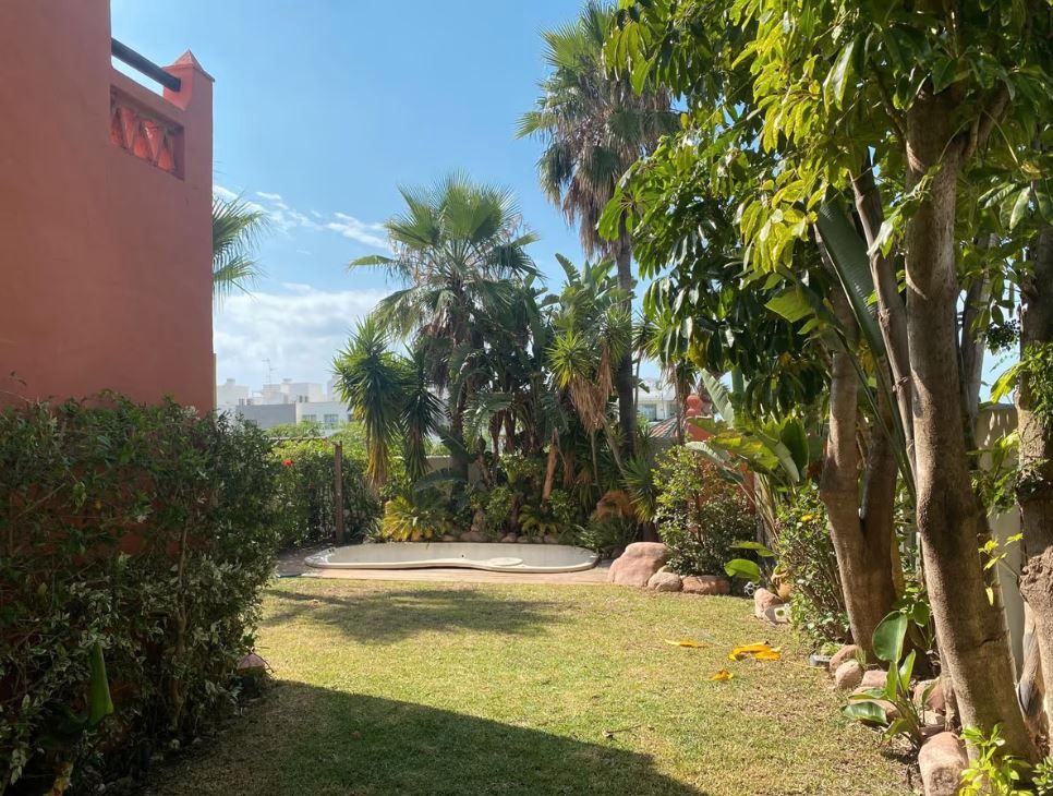 Garden of House or chalet for sale in Estepona  with Air Conditioner, Heating and Private garden