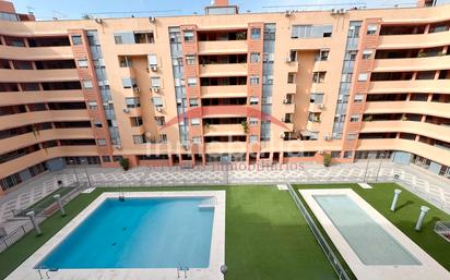 Piscina de Pis en venda en  Sevilla Capital amb Aire condicionat i Terrassa