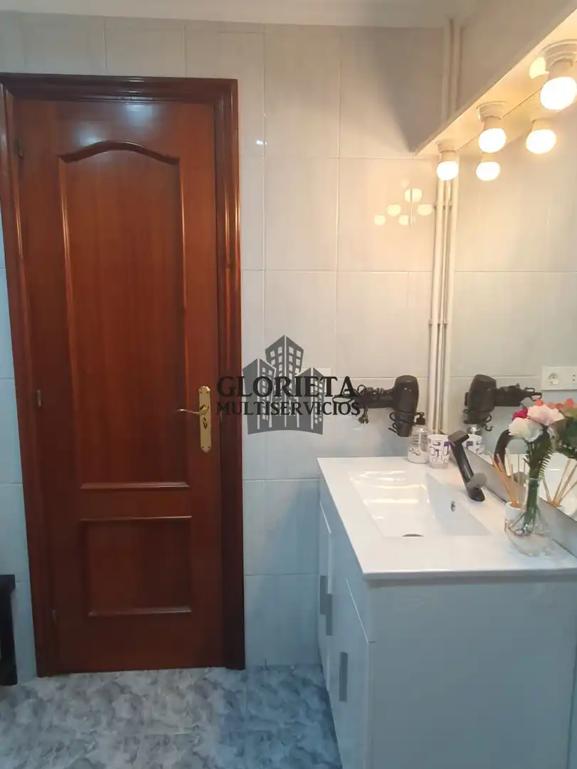 Badezimmer von Dachboden zum Verkauf in Vigo  mit Klimaanlage, Heizung und Parkett