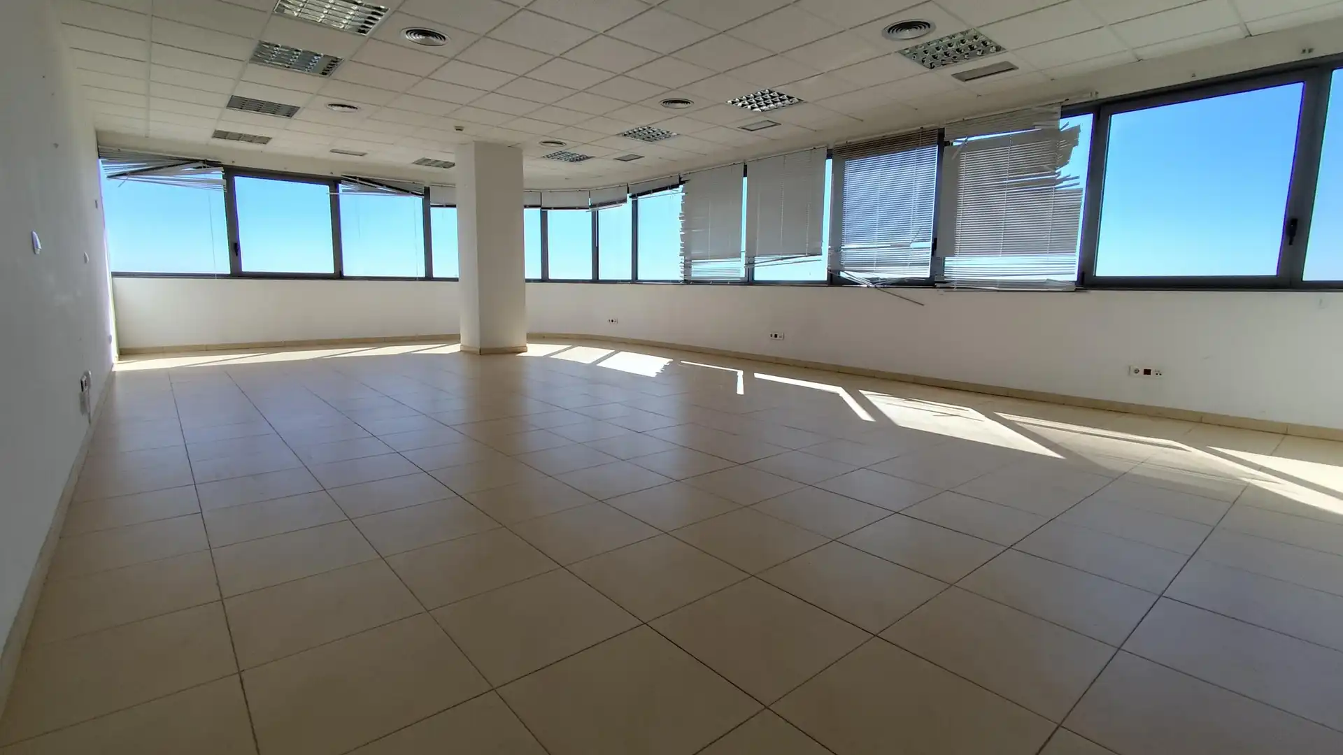 Büro zur Miete in Calle Astronomía Parque Empresarial Nuevo Torneo, San Jerónimo - La Bachillera, Norte