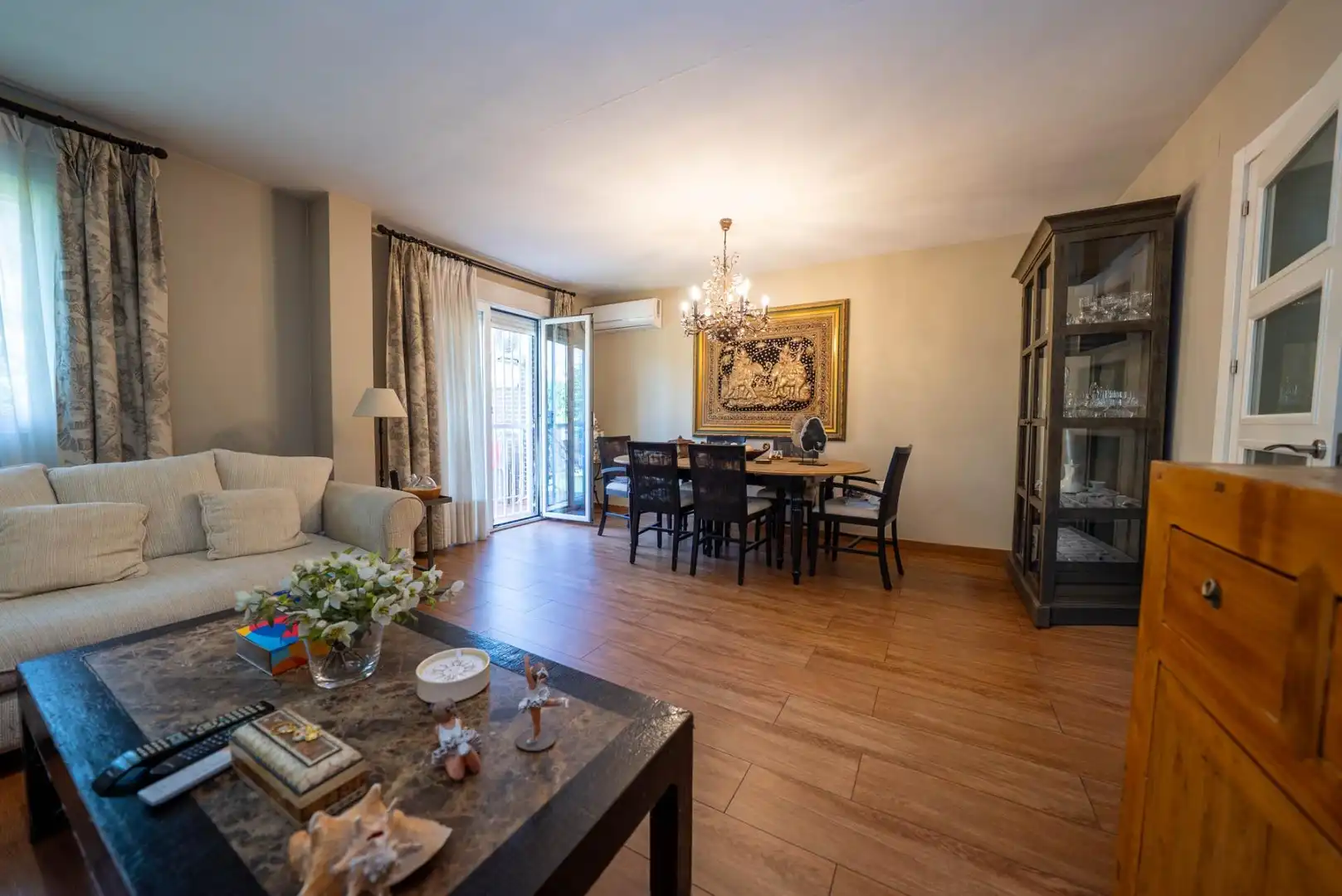 Sala de estar de Casa adosada en venta en Leganés con Aire acondicionado, Calefacción y Jardín privado