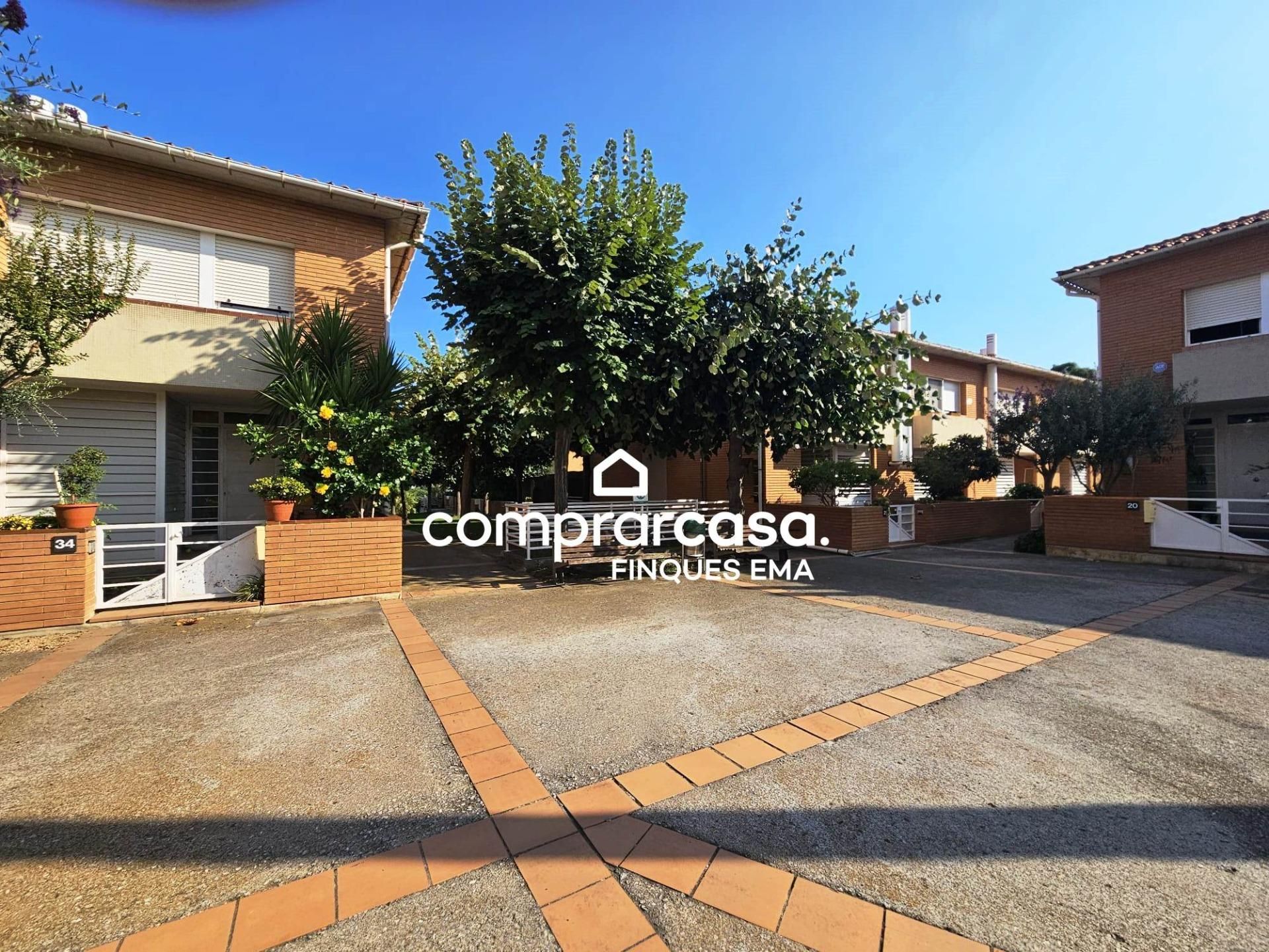 Exterior view of Single-family semi-detached for sale in Cabrils  with Private garden, Terrace and Balcony