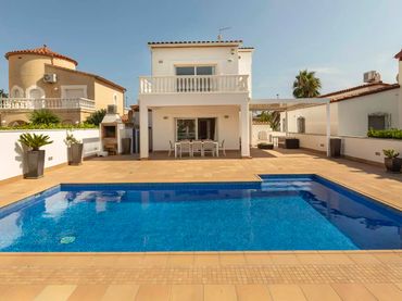 Casa amb balcó en venda a Carrer Ebre