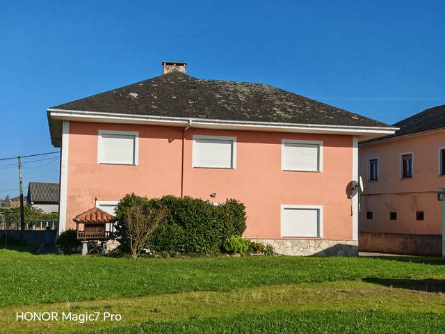 Casa-chalet en Venta en Polígono Industrial Barres en Castropol