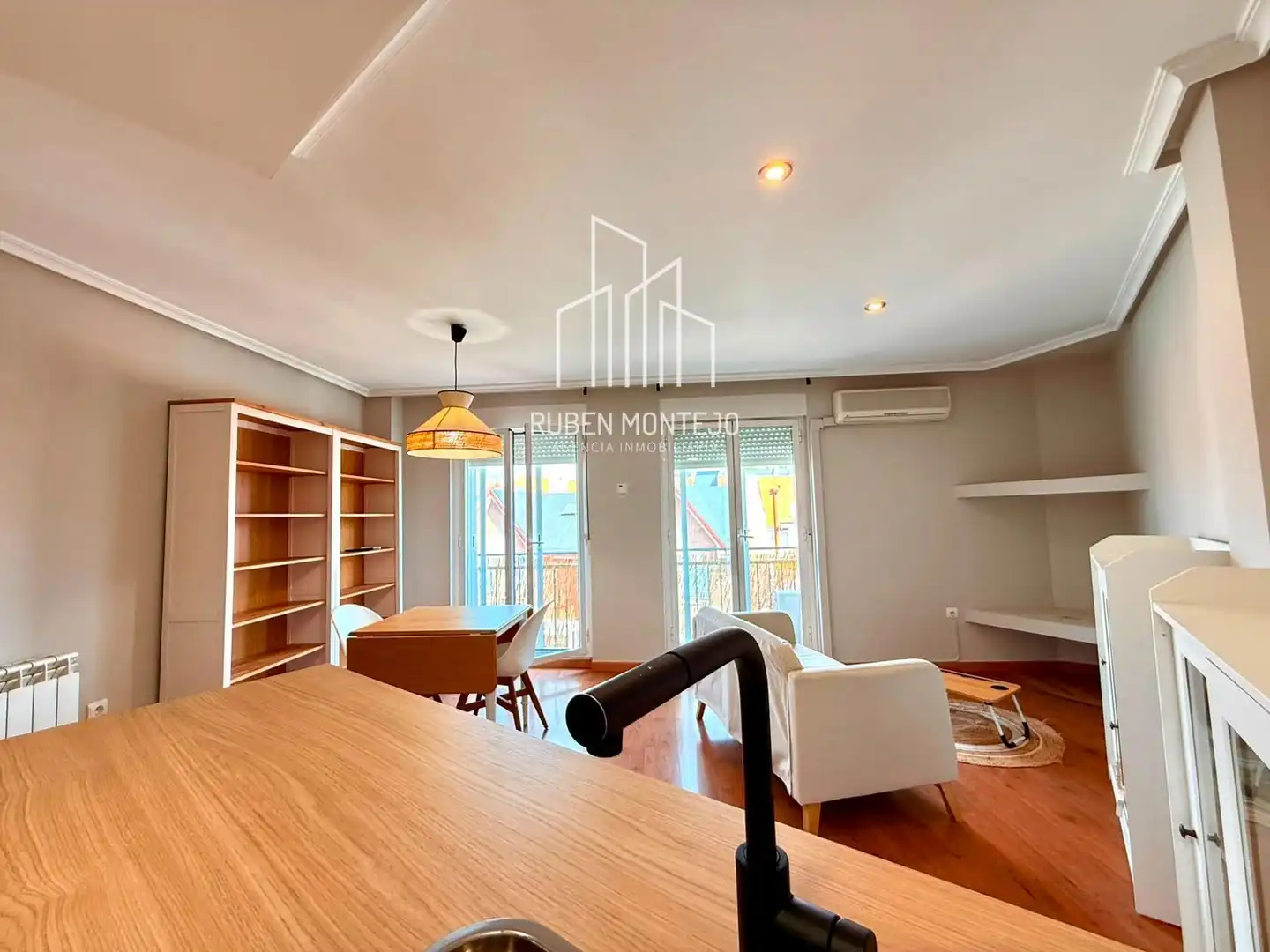 Außenansicht von Wohnung zur Miete in Villamayor mit Heizung, Terrasse und Möbliert